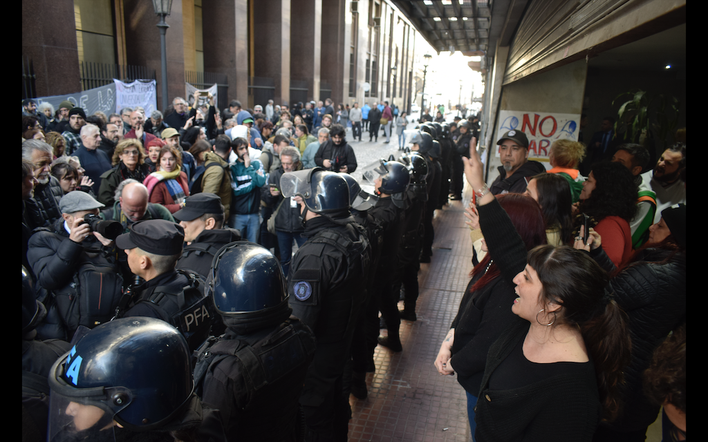 Imagen de Repudio a la intervención de la Universidad de Madres de Plaza de Mayo