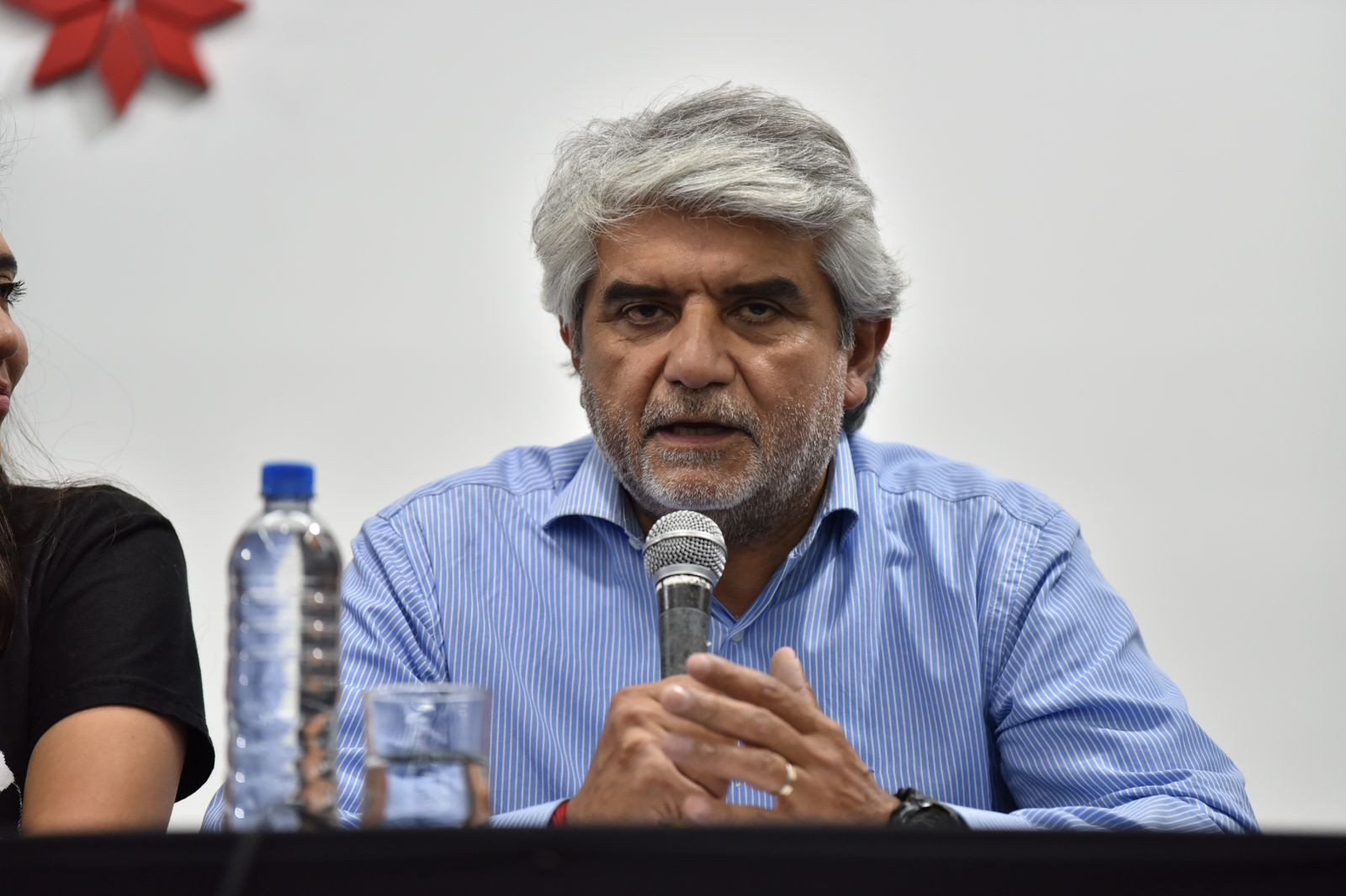 Imagen de  Javier Milei “precariza la democracia”, aseguró el ministro de Trabajo bonaerense, Walter Correa