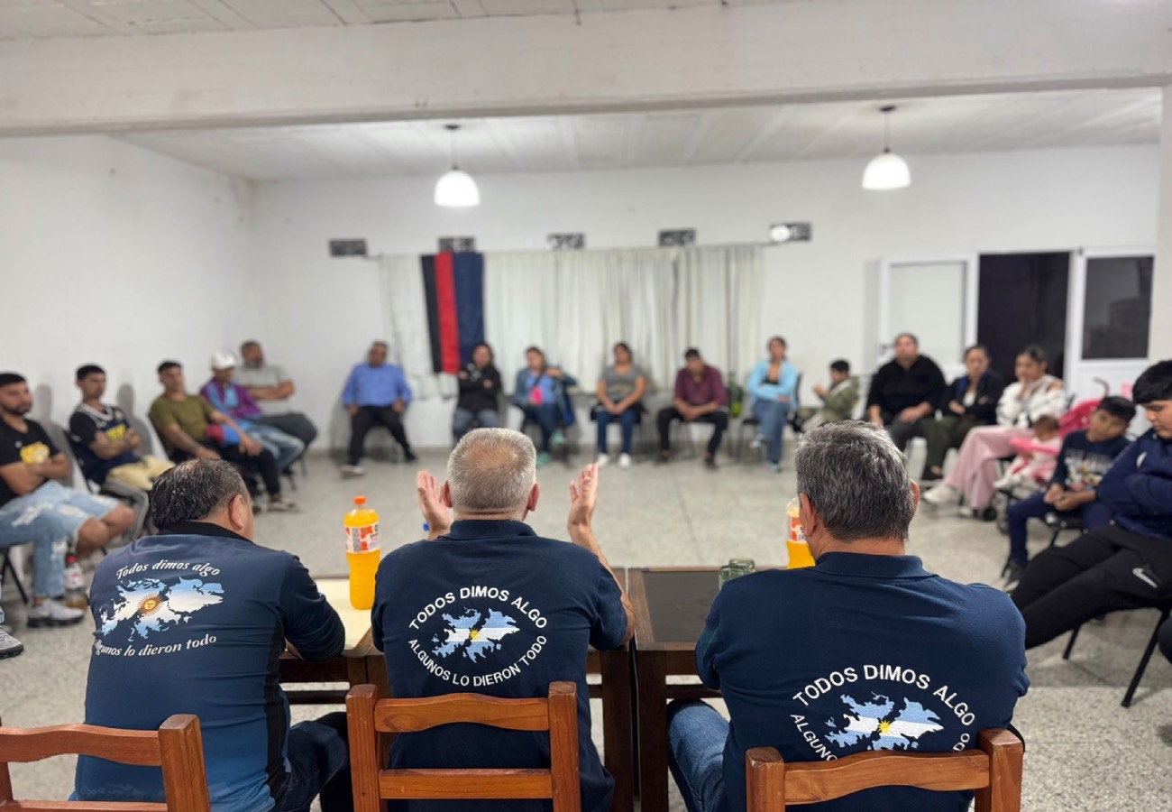 Imagen de Charla y reconocimiento “Honor y gloria a nuestros héroes” en Quilmes