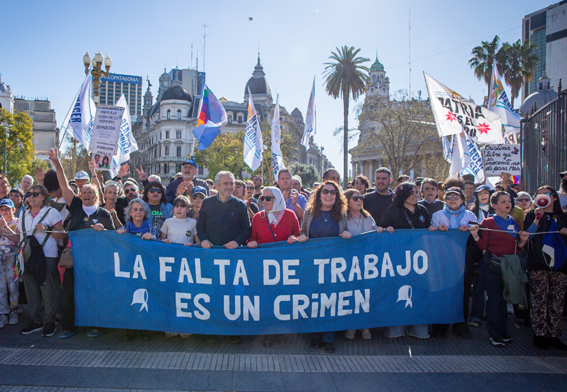 Imagen de Larroque, junto a las Madres: “De la mano de Axel renace la esperanza”
