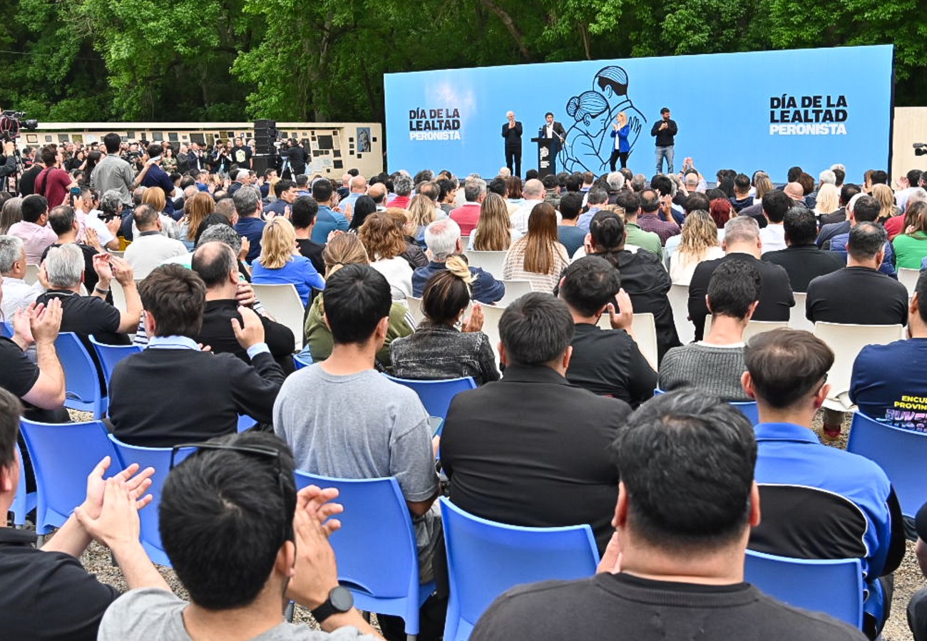 Tercer imagen de la nota Nuestro pueblo no cambia de idea, lleva las banderas de Evita y de Perón