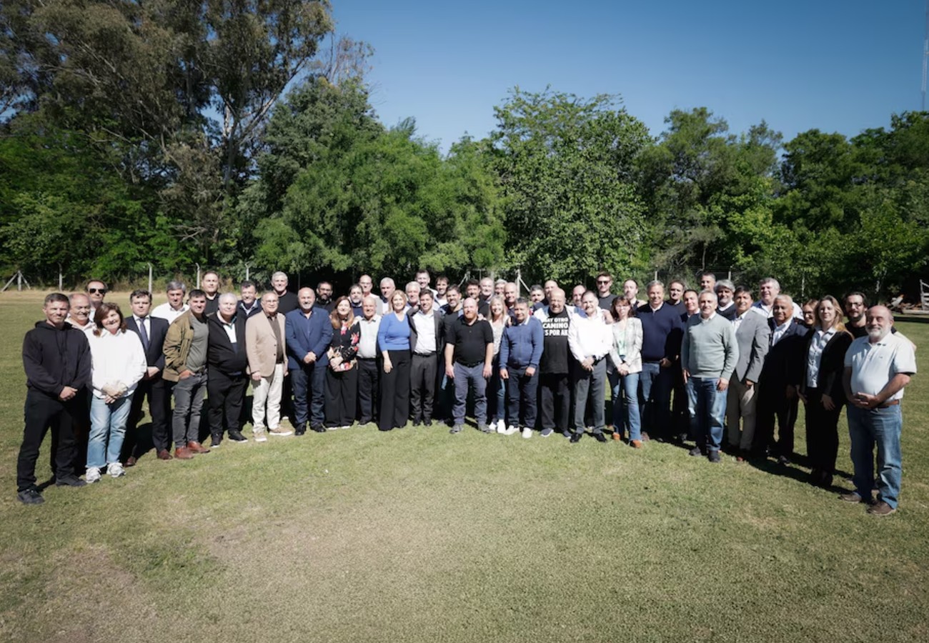 Imagen de Intendentes bonaerenses expresaron un contundente apoyo a Axel Kicillof