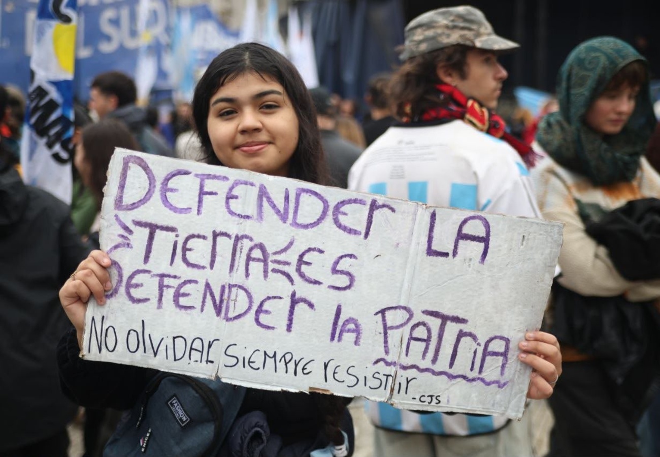 Tercer imagen de la nota Movilización en defensa de la Patria